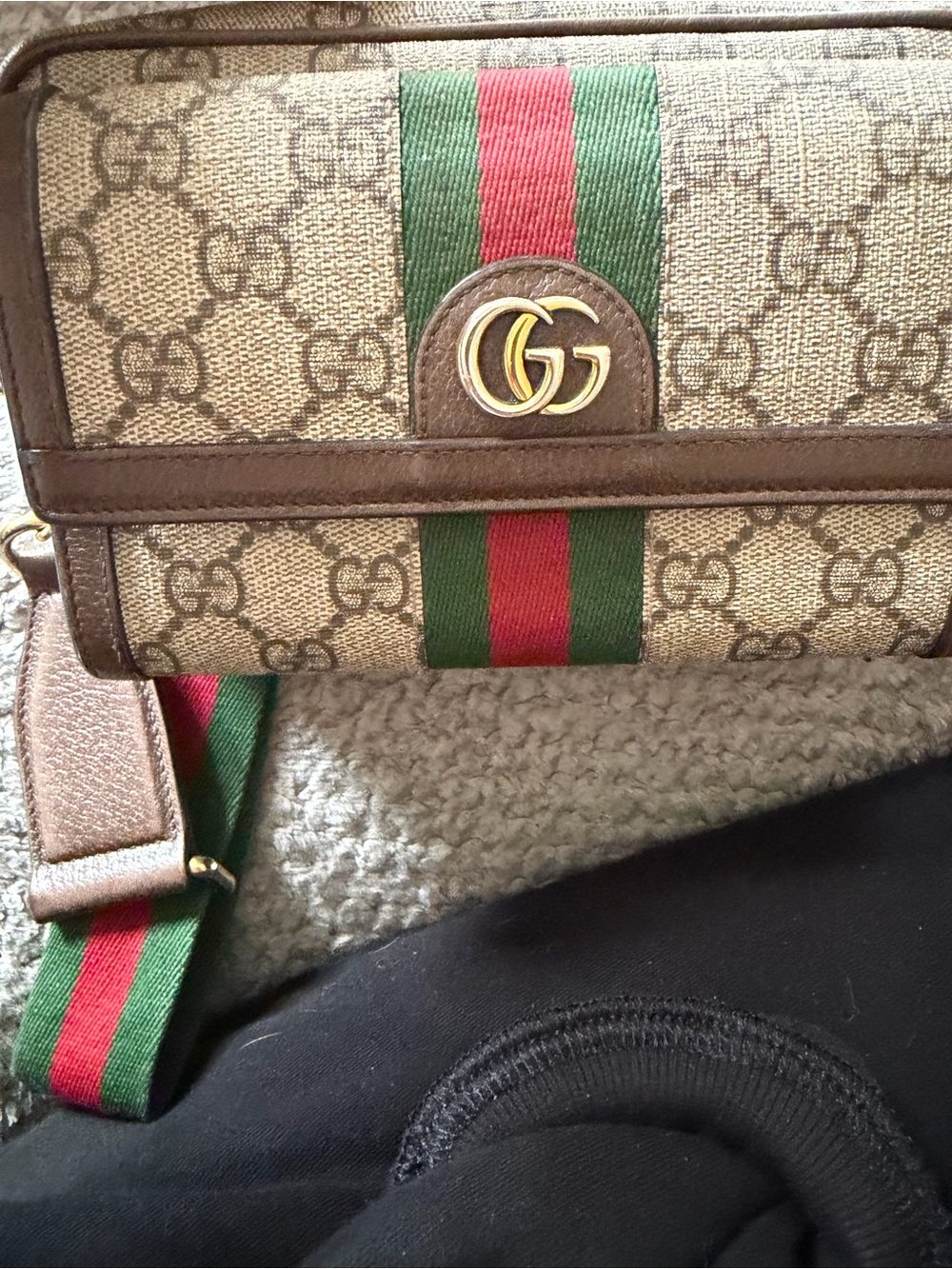 Gucci Beige GG Supreme Mini Crossbody with Green and Red Web - Picture 3 of 17